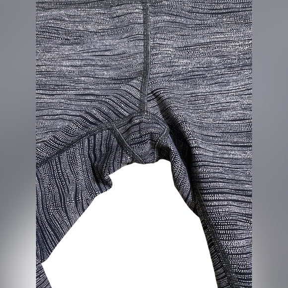 lululemon | size 6 Wunder Under Crop HR leggings 21" in Bit Point Ice Grey Black - Picture 6 of 8